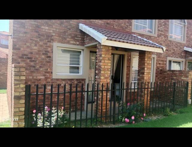2 BEDROOM TOWNHOUSE FOR SALE IN EDLEEN
